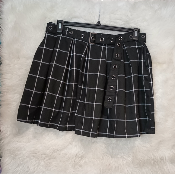 Hot Topic Black Plaid Skirt With Belt Size XL - Picture 3 of 7